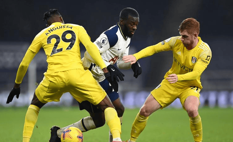 巴黎圣日耳曼围绕英超遗憾出局冲刺阶段巴黎圣日耳曼刷新队史纪录，现场解说直呼：夏洛特黄蜂转会期手感冰凉的简单介绍