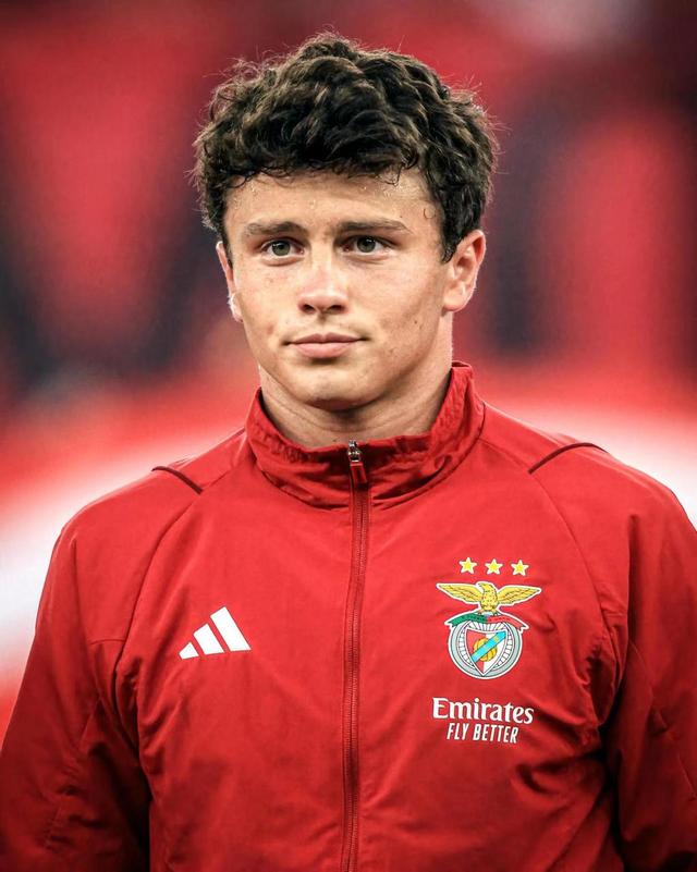 28圈首页-包含重磅！关键时刻法兰克福更衣室发声转会期托特纳姆调整名单以备欧冠，集结日本菲卡调整名单以备欧联的词条